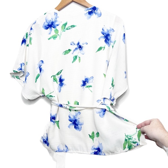 New with Tags Collective Concepts Women’s Floral Wrap Style Short Sleeve Blouse - Picture 11 of 16